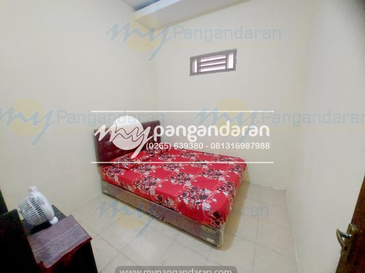 Tampilan kamar tidur neng madu homestay pangandaran